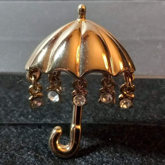 Umbrella with Rhinestone Rain Drops Gold Tone Metal Brooch Cottagecore Grandmaco - Picture 1 of 6
